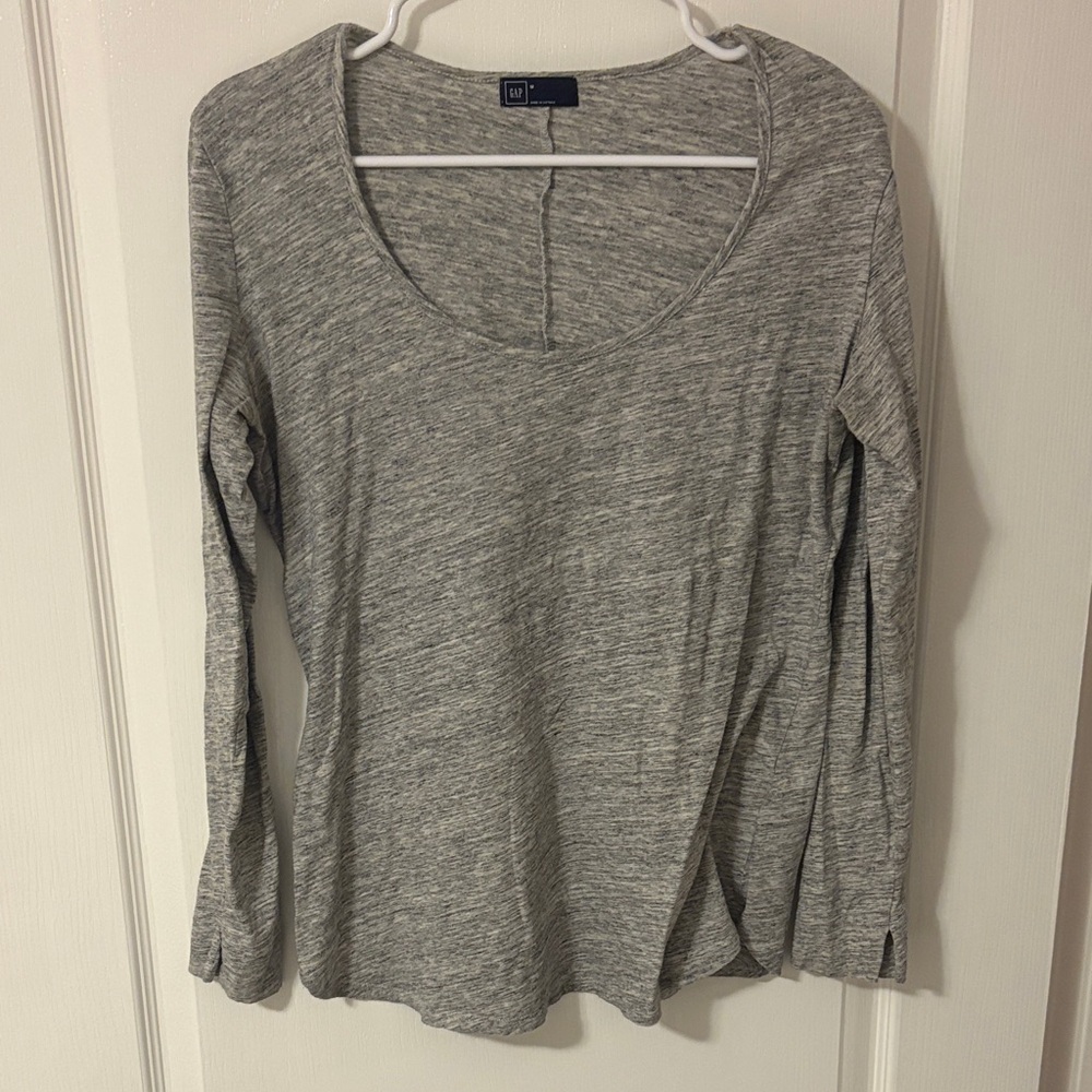 GAP Heather Gray Long Sleeve Women's Tee